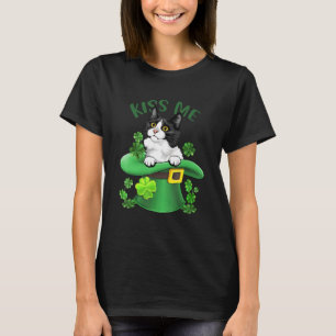 Funny Kiss Me Munchkin Cat Shamrock Clover for St T-Shirt