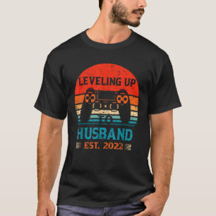 Funny Levelling Up To Husband Est 2022 To Be Husba T-Shirt