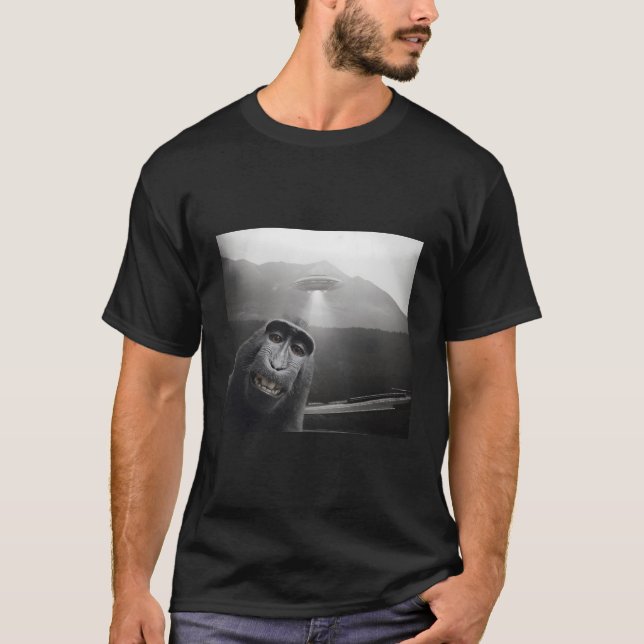 Funny Macaque Monkey Selfie Lovers Alien Ufo Selfi T-Shirt (Front)
