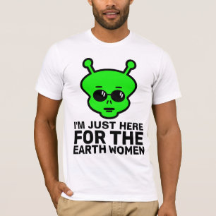 FUNNY MEN'S T-SHIRTS, ALIEN LOOKING 4 EARTH WOMEN T-Shirt