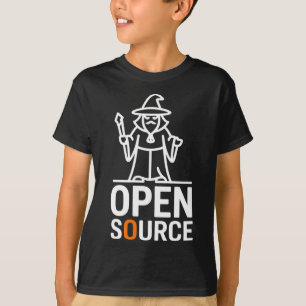 Funny open source err wizard saying minimalist Fun T-Shirt