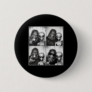 Funny Photobooth Photo Sasquatch Ufo Bigfoot And A 6 Cm Round Badge