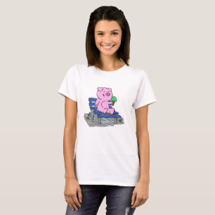Funny pig eating ice cream   choose back colour T-Shirt