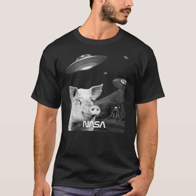 Funny Pig Selfie With Alien UFO Spaceship Funny Pi T-Shirt (Front)