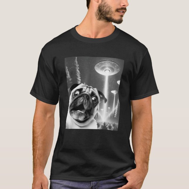 Funny Pug Alien UFO Taking a Selfie Dog Mom Dad Me T-Shirt (Front)