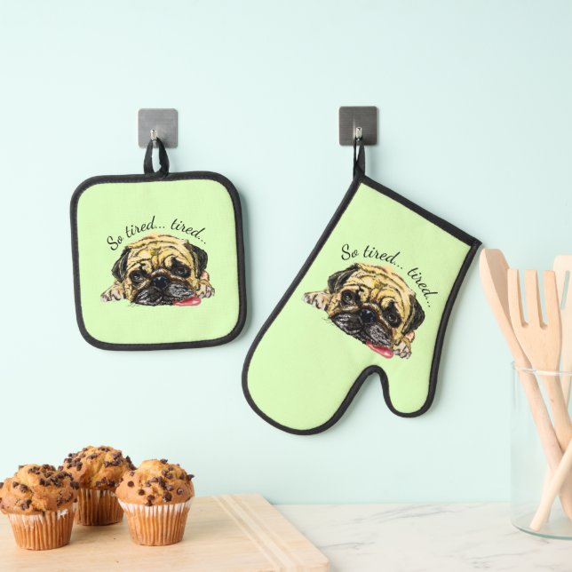 Funny Pug Dog with Custom Text and Colours Oven Mitt & Pot Holder Set (Insitu(Hanging))