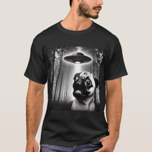 Funny Pug Selfie with UFOs Meme Alien Graphic Weir T-Shirt