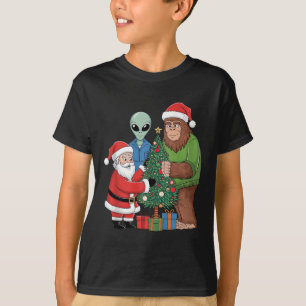 Funny Santa Bigfoot Alien Decorating Christmas Tre T-Shirt