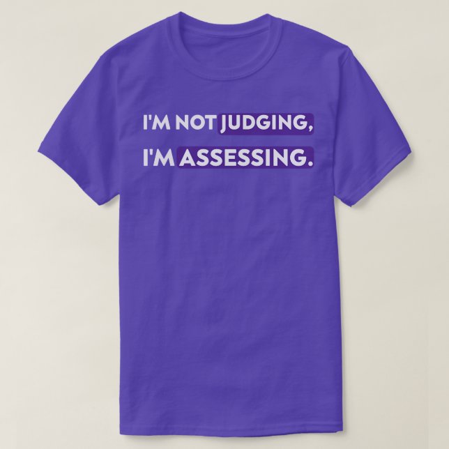 funny saying Im not judging Im assessing T-Shirt (Design Front)