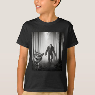 Funny Scared Cat Selfie With Sasquatch Bigfoot Lov T-Shirt