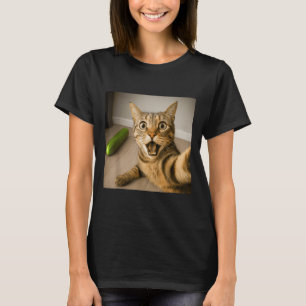 Funny Shocked Cat Selfie With Cucumber Meme Design T-Shirt