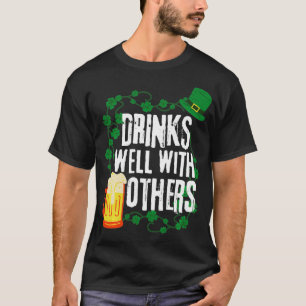 Funny St Patricks Day Drinking Drinks Well With O T-Shirt