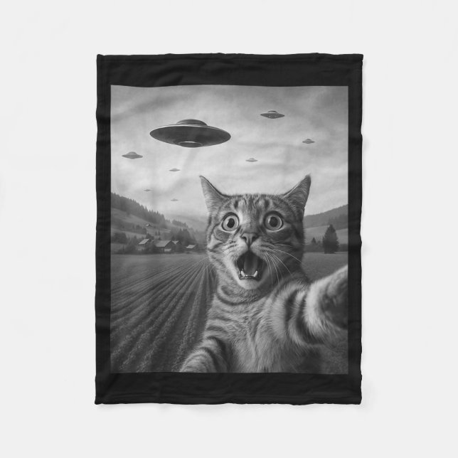 Funny Surprised Ed Cat Selfie With Alien Ufo Cat U Fleece Blanket (Front)