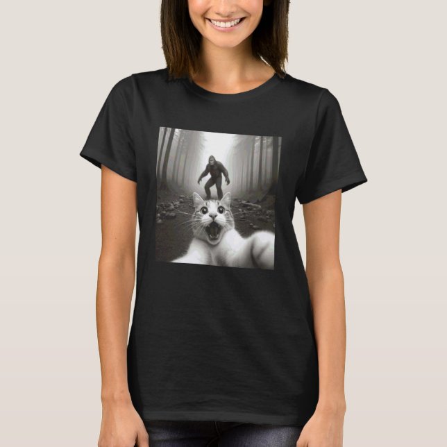Funny Surprised Scared Cat Selfie T-Shirt (Front)
