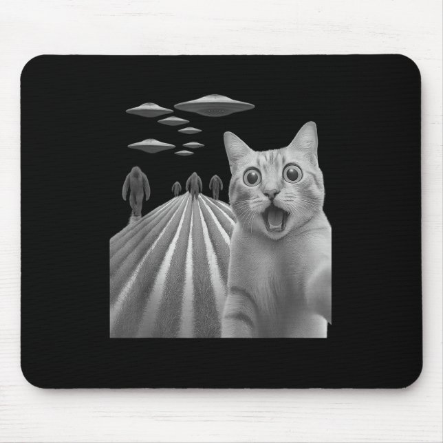 Funny Surprised Scared Cat Selfie With Bigfoot And Mouse Mat (Front)