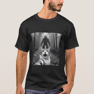 Funny Surprised Scared Cat Selfie With Sasquatsch T-Shirt