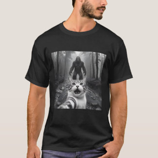 Funny Surprised Scared Cat Selfie With Sasquatsch  T-Shirt