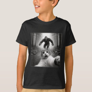 Funny Surprised Scared Cat Selfie with Sasquatsch T-Shirt