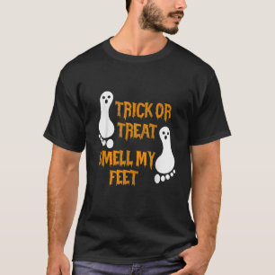 Funny Trick or Treat smell my Feet Halloween T Shi T-Shirt