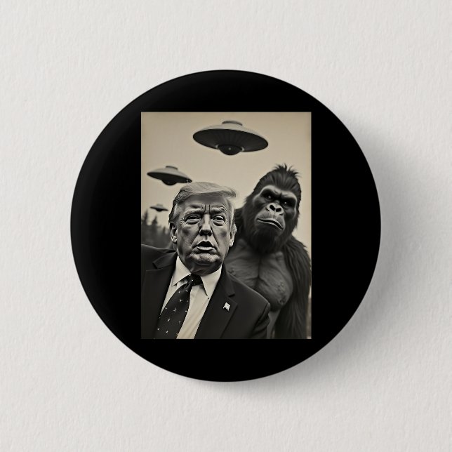 Funny Trump Bigfoot Selfie With Ufos Weird Alien  6 Cm Round Badge (Front)