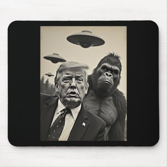Funny Trump Bigfoot Selfie With Ufos Weird Alien  Mouse Mat (Front)
