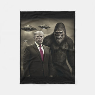 Funny Trump Bigfoot Ufo Alien Encounter Conspiracy Fleece Blanket