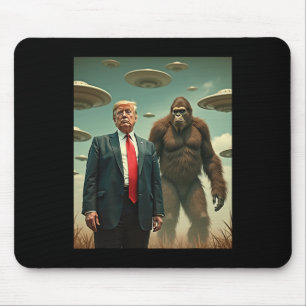 Funny Trump Bigfoot Ufo Alien Encounter Uap Friend Mouse Mat