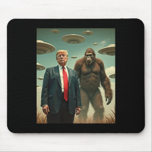 Funny Trump Bigfoot Ufo Alien Encounter Uap Friend Mouse Mat