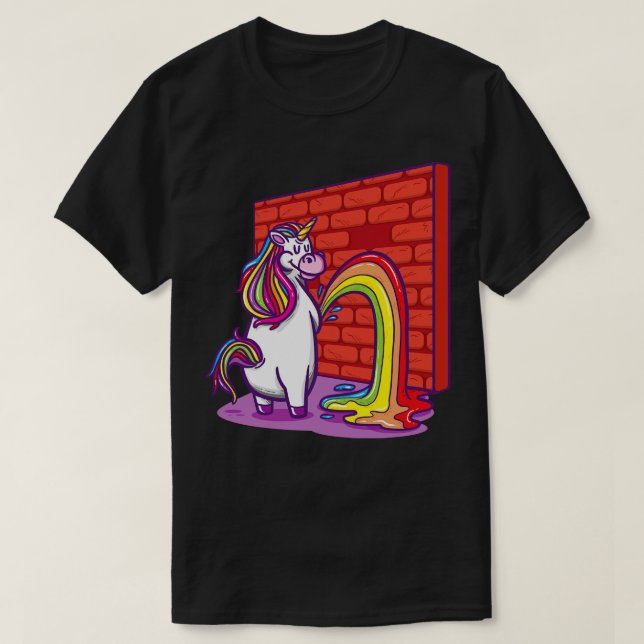 Funny Unicorn pees Rainbow T-Shirt (Design Front)