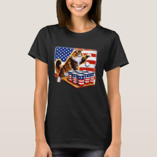 Funny USA Flag 4th of July Maine Coon Cat Beer Pon T-Shirt