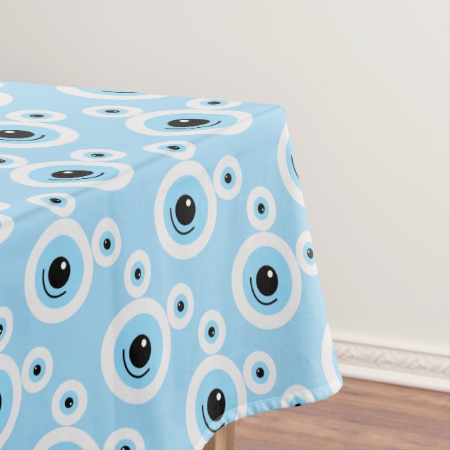 Funny white bear face tablecloth (In Situ)