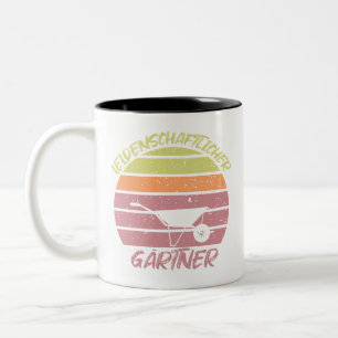 Gärtner Schubkarre im Sonnenuntergang Two-Tone Coffee Mug