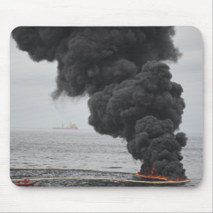 Gathered concentrated oil burns mouse mat