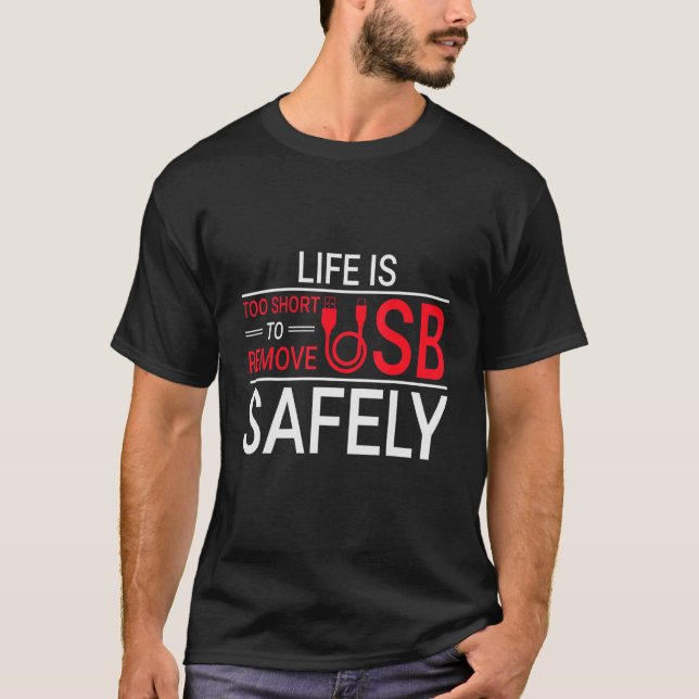 Geeky It Computer Nerd Remove Usb Safely T-Shirt (Front)