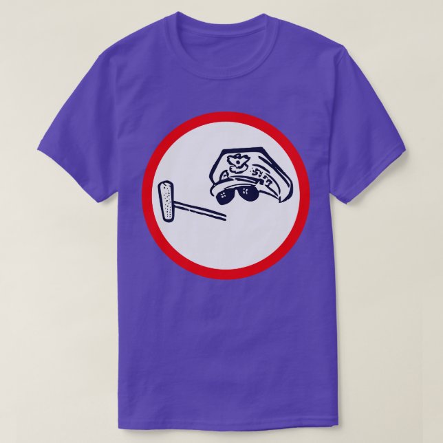 General Douglas MacArthur Vintage Campaign Button T-Shirt (Design Front)