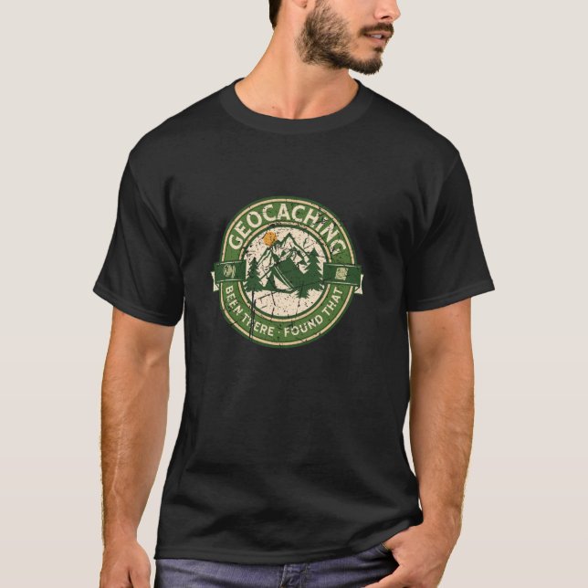 Geocaching Funny Retro Distressed Geocache Lover M T-Shirt (Front)