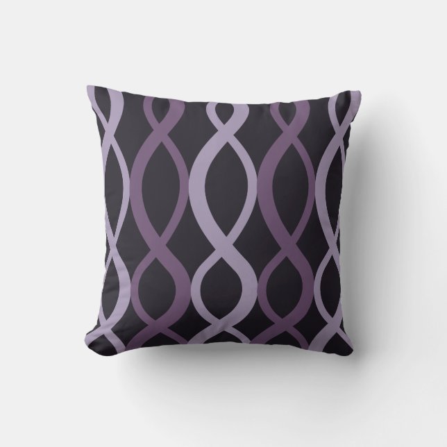 Geometric Accent – Elegant Interwoven Pattern Cushion (Front)