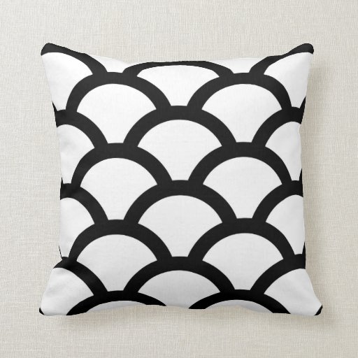 Image of Geometric Circles Pillow in Black and White