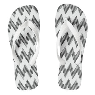 Geometric zigzag pattern 2 flip flops
