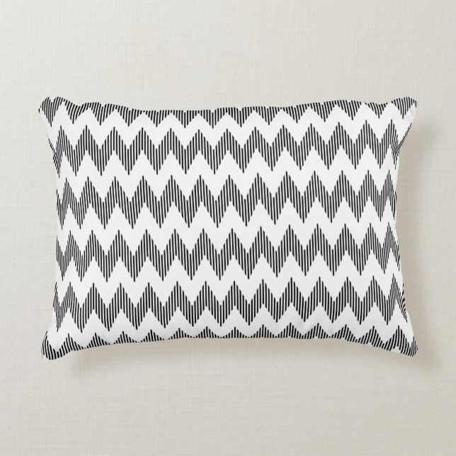 Geometric zigzag pattern decorative cushion (Front)
