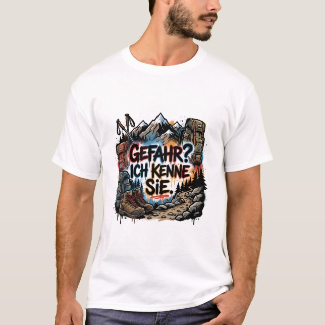 German hiking quote – “Gefahr? Ich kenne sie” T-Shirt (Front)