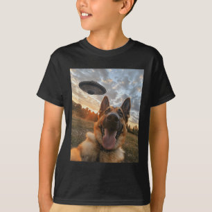 German Shepherd Dog Selfie With Ufos Aliens Funny T-Shirt