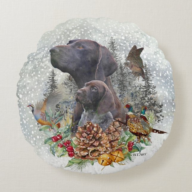 German Shorthaired Pointer in winter    Round Cushion (Front)