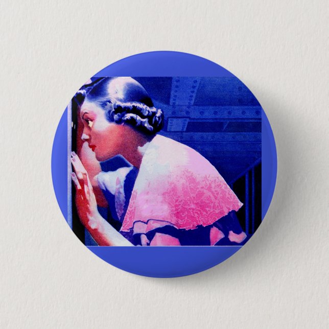 Gertrude spying on the neighbours 6 cm round badge (Front)