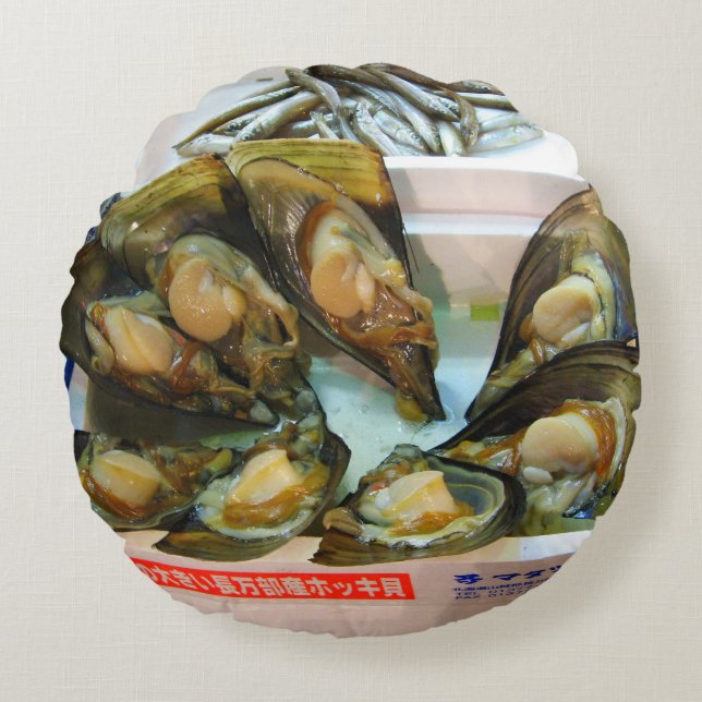 Giant Mussels Tsukiji Fish Market, Tokyo, Japan Round Cushion (Front)