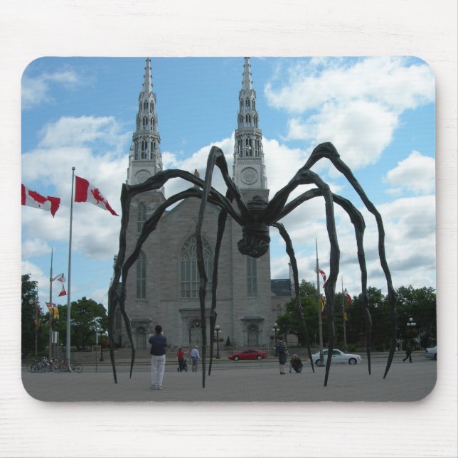 Giant spider sculpture Quebec Mouse Mat (Front)