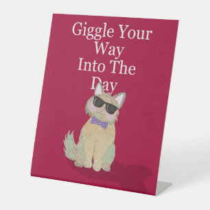 "Giggle" Katzenmotiv mit Spruch - rot Pedestal Sign