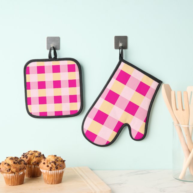 Gingham Pattern  Oven Mitt & Pot Holder Set (Insitu(Hanging))