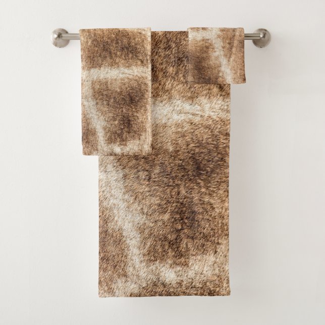 Giraffe pattern bath towel set (Insitu)