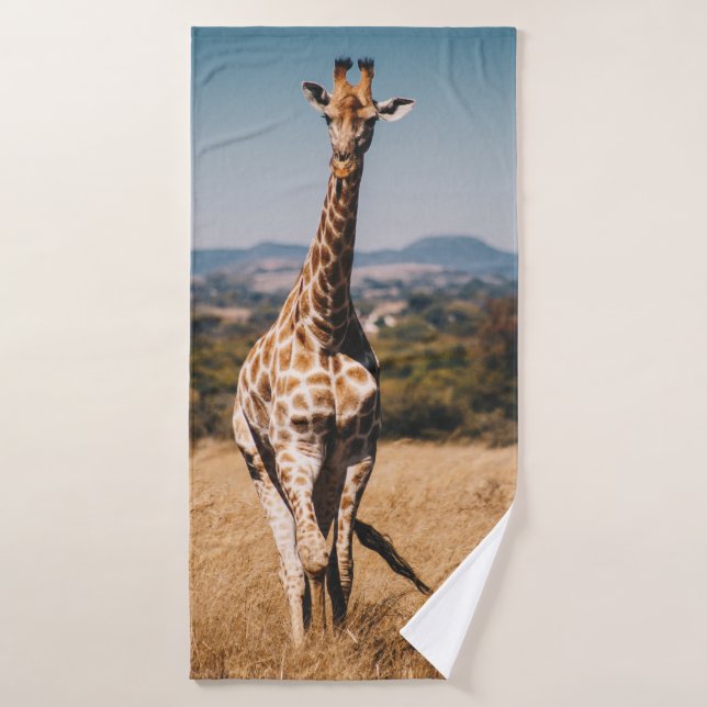 GIRAFFE SURROUNDED BY BROWN GRASS BATH TOWEL (Bath Towel)